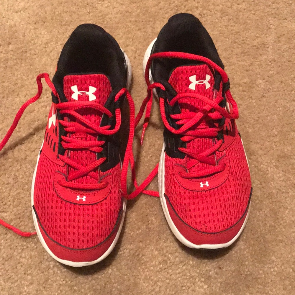 Boys size 4 sneakers